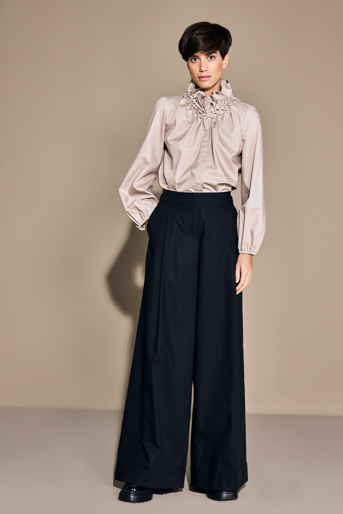 Color 01 - 2 - KARLOTTA_01_01_9636.jpg